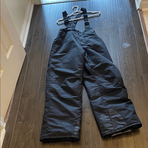Stylish Black Cargo Pants with Suspenders - Picture 3 of 5